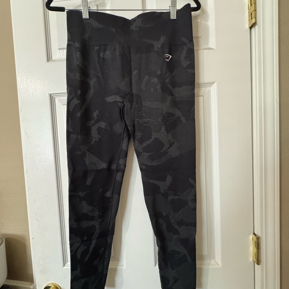 GYMSHARK ADAPT CAMO SEAMLESS LEGGINGS- SIZE XL